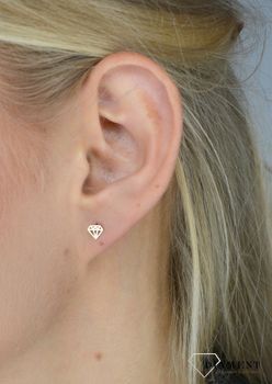 Złote kolczyki na wkrętki 585 diamencik KL 6239 585 💎 Złote kolczyki o uroczym kształcie diamencików 💎 Kolczyki zostały wykonane z najwyższej jakości złota próby 585 (2).JPG